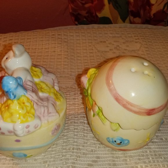 EASTER COLORFUL BUNNY EASTER EGG CERAMIC SALT AND PEPPER SHAKERS - Picture 6 of 6